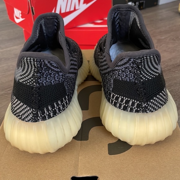 350 Yeezy Boost - Picture 4 of 9